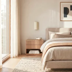 Aplique de pared Lindby Colja, redondo, altura 30,5 cm, yeso, beige