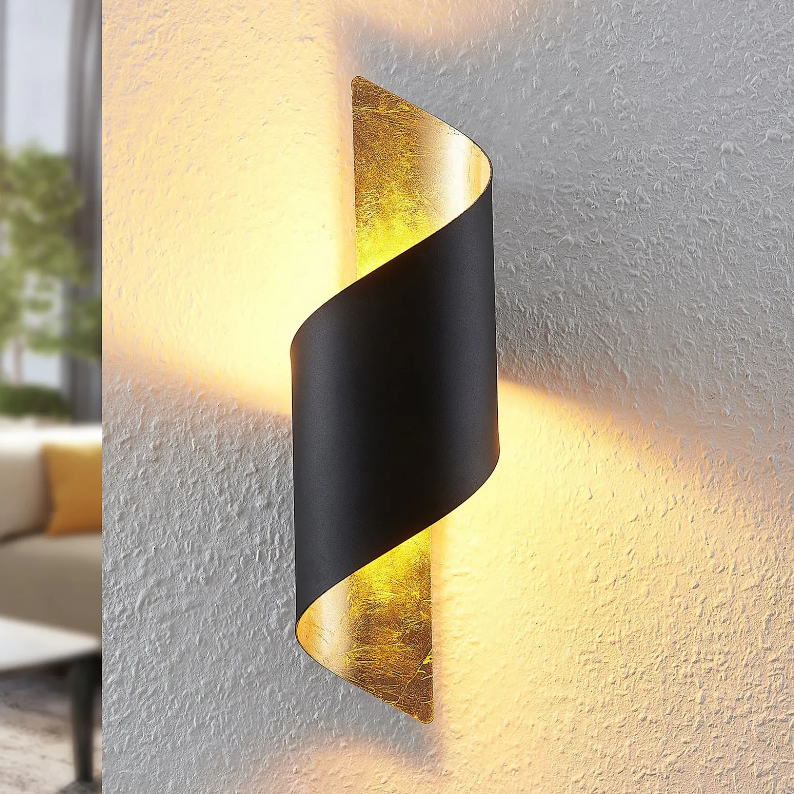 Aplique de pared Lindby Desirio, negro/oro, 35cm, metal