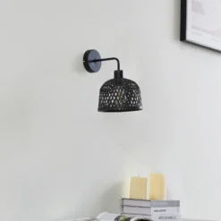 Aplique de pared Lindby Eskil, Ø 18,5 cm, negro, bambú