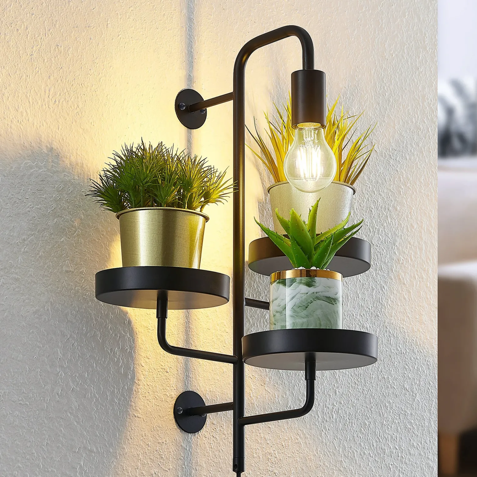 Aplique de pared Lindby Hanjo, altura 50 cm, negro, metal