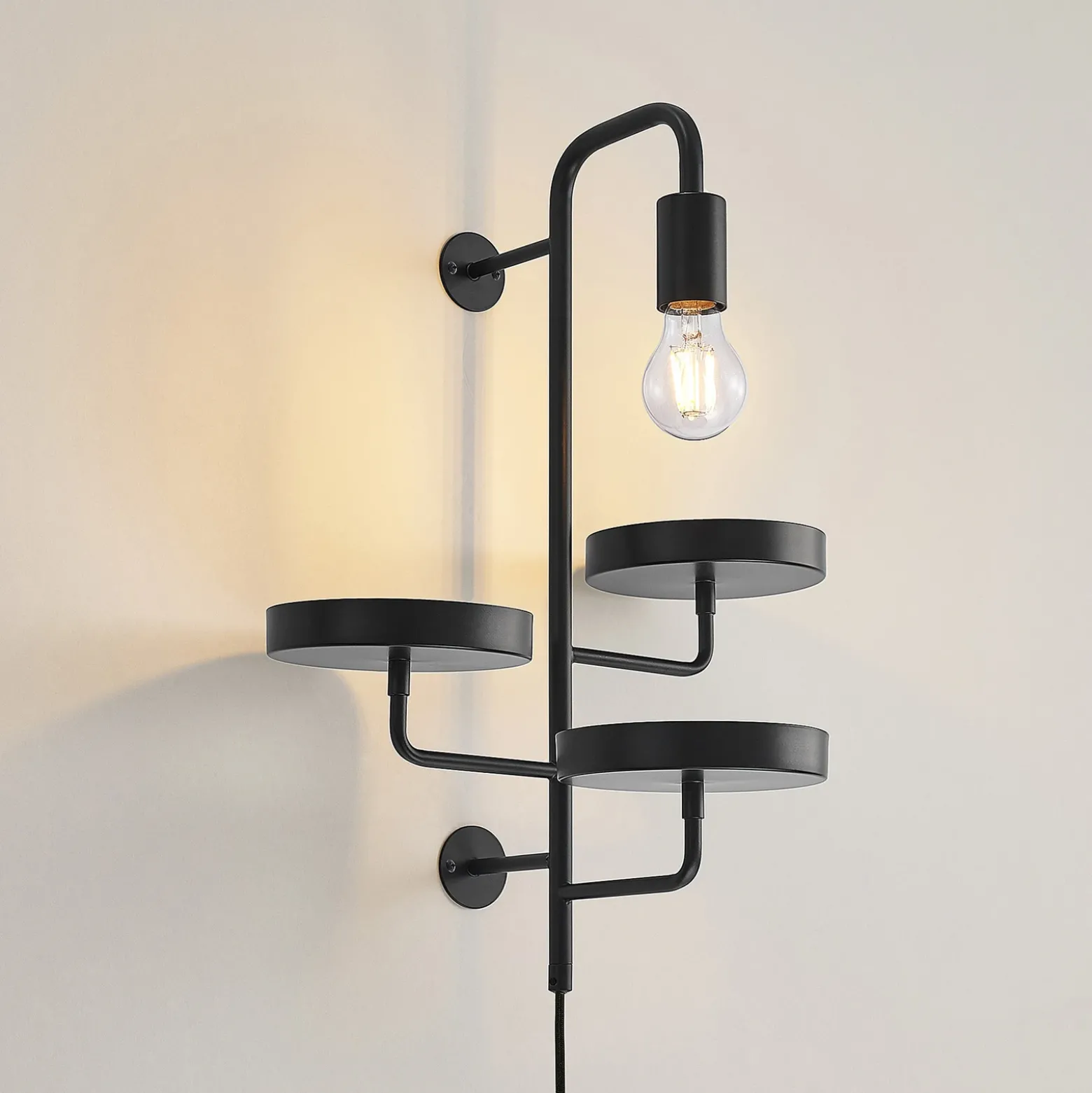 Aplique de pared Lindby Hanjo, altura 50 cm, negro, metal