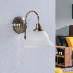 Aplique de pared Lindby Hanna, 18 m, latón envejecido, metal, cristal
