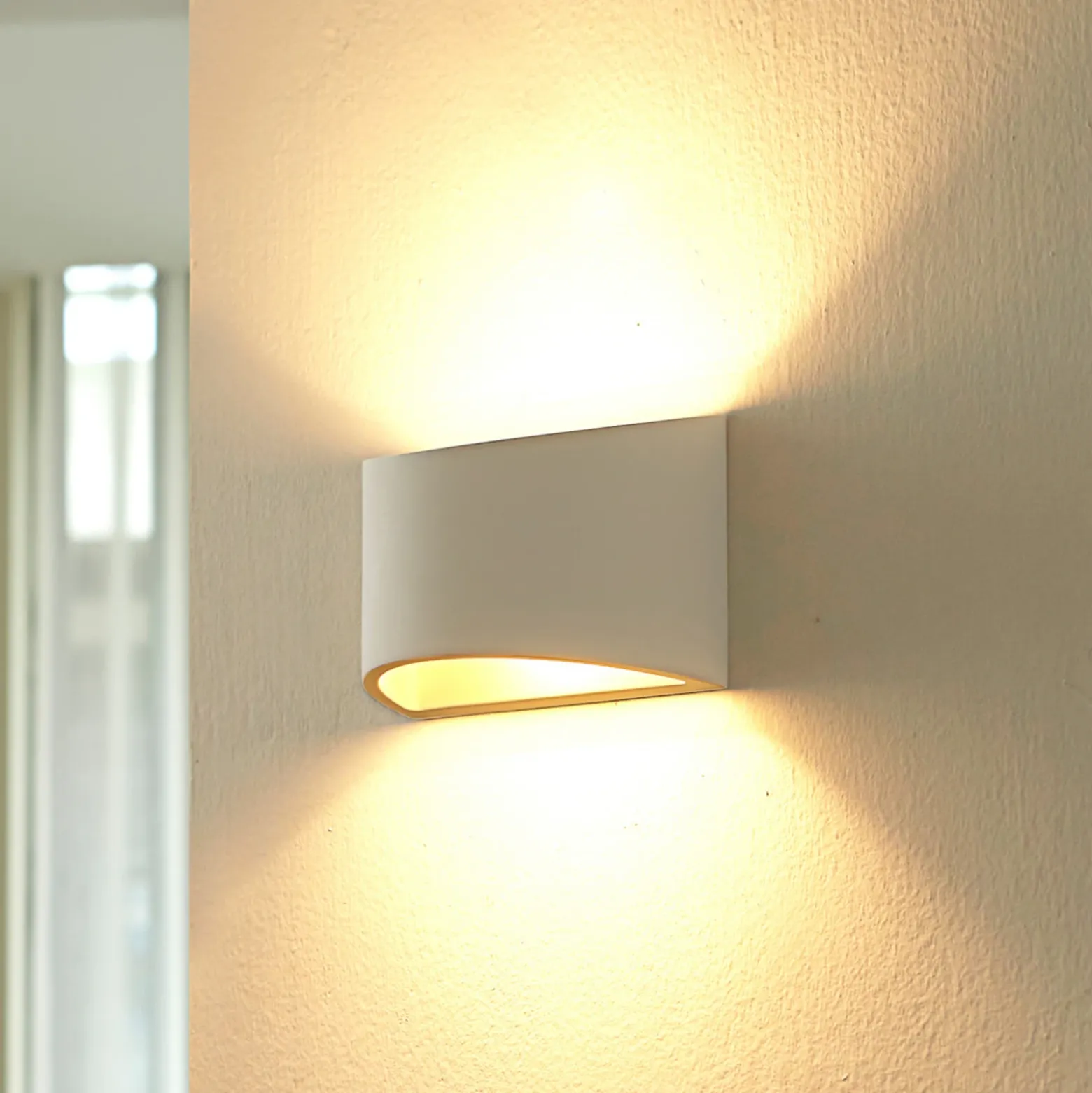 Aplique de pared Lindby Heiko, arriba/abajo, escayola, blanco, altura 12 cm