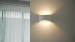 Aplique de pared Lindby Heiko, arriba/abajo, escayola, blanco, altura 12 cm
