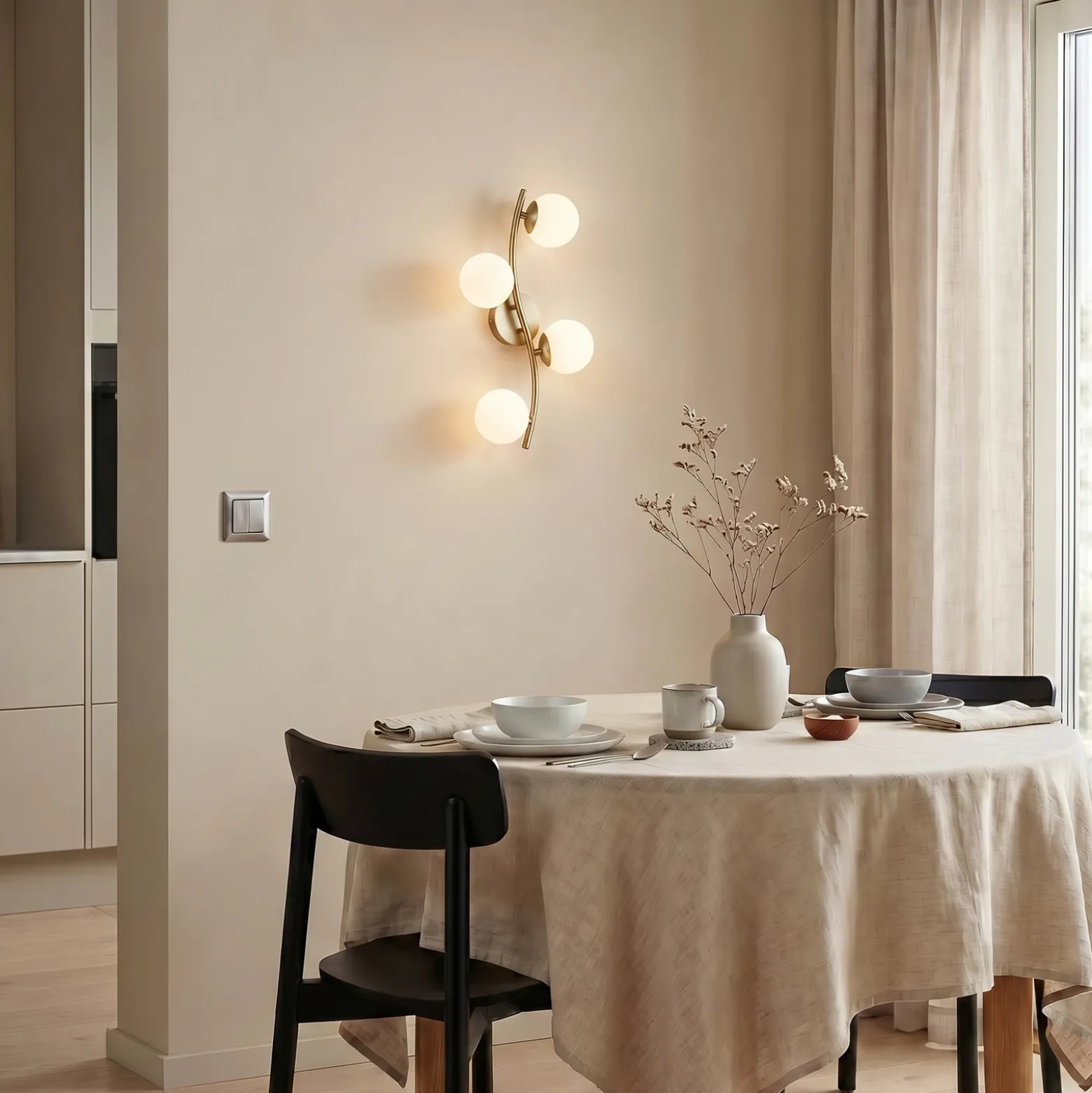 Aplique de pared Lindby Josiana, ópalo/latón, 48 cm, esférico, cristal
