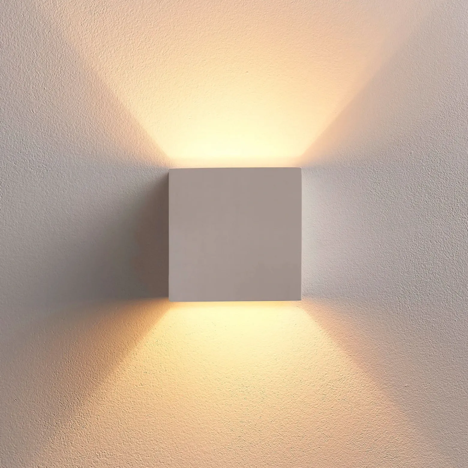 Aplique de pared Lindby Kay, blanco, escayola, 11,5 x 11,5 cm