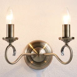 Aplique de pared Lindby Marnia, latón envejecido, 2 luces, 27 cm, E14