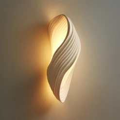 Aplique de pared Lindby Ornela, blanco, escayola, altura 29,5 cm
