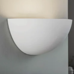 Aplique de pared Lindby Pascali, altura 13 cm, blanco, escayola