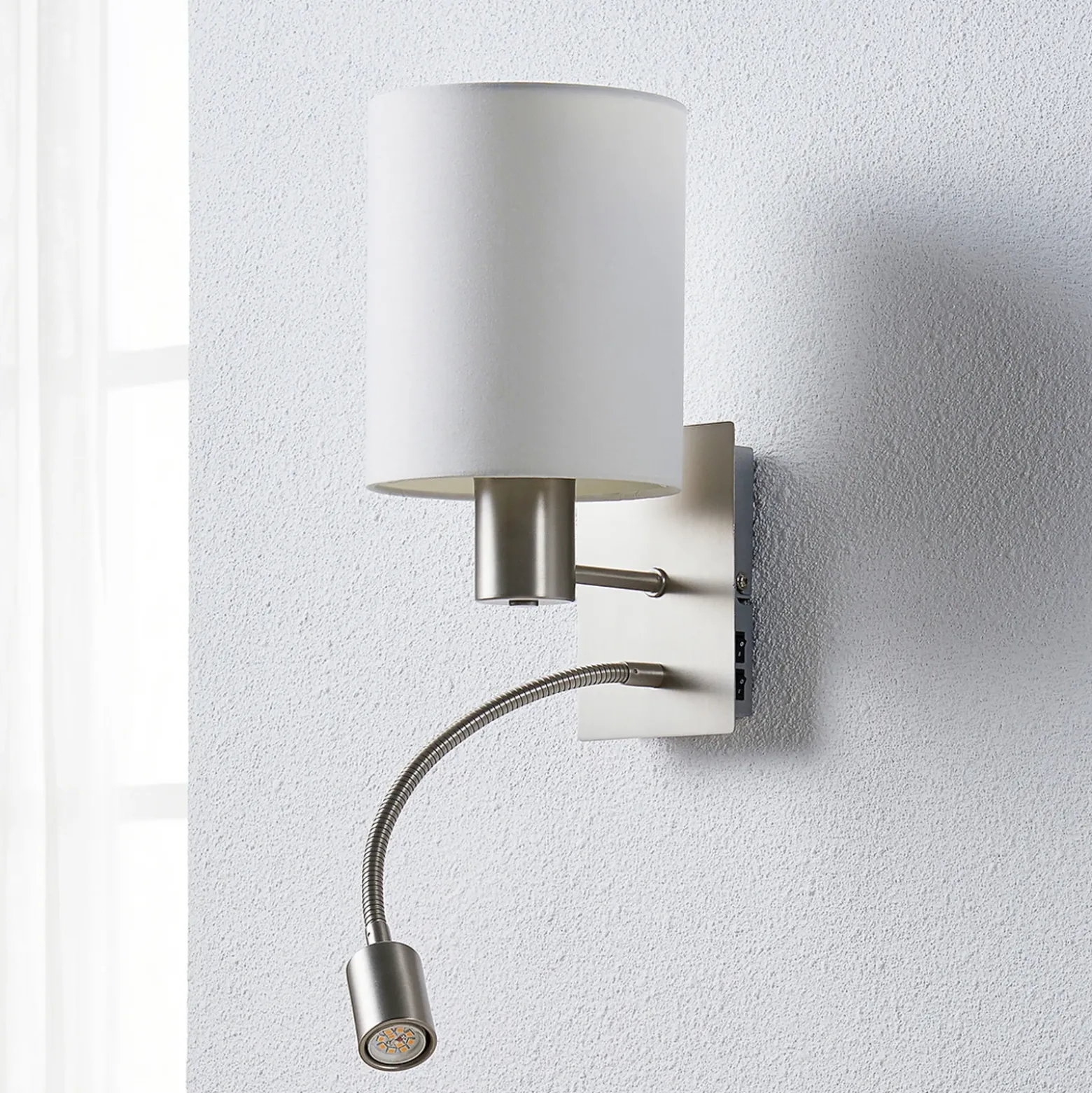 Aplique de pared Lindby Shajan, juego de 2, 29 cm, E27, brazo de lectura LED