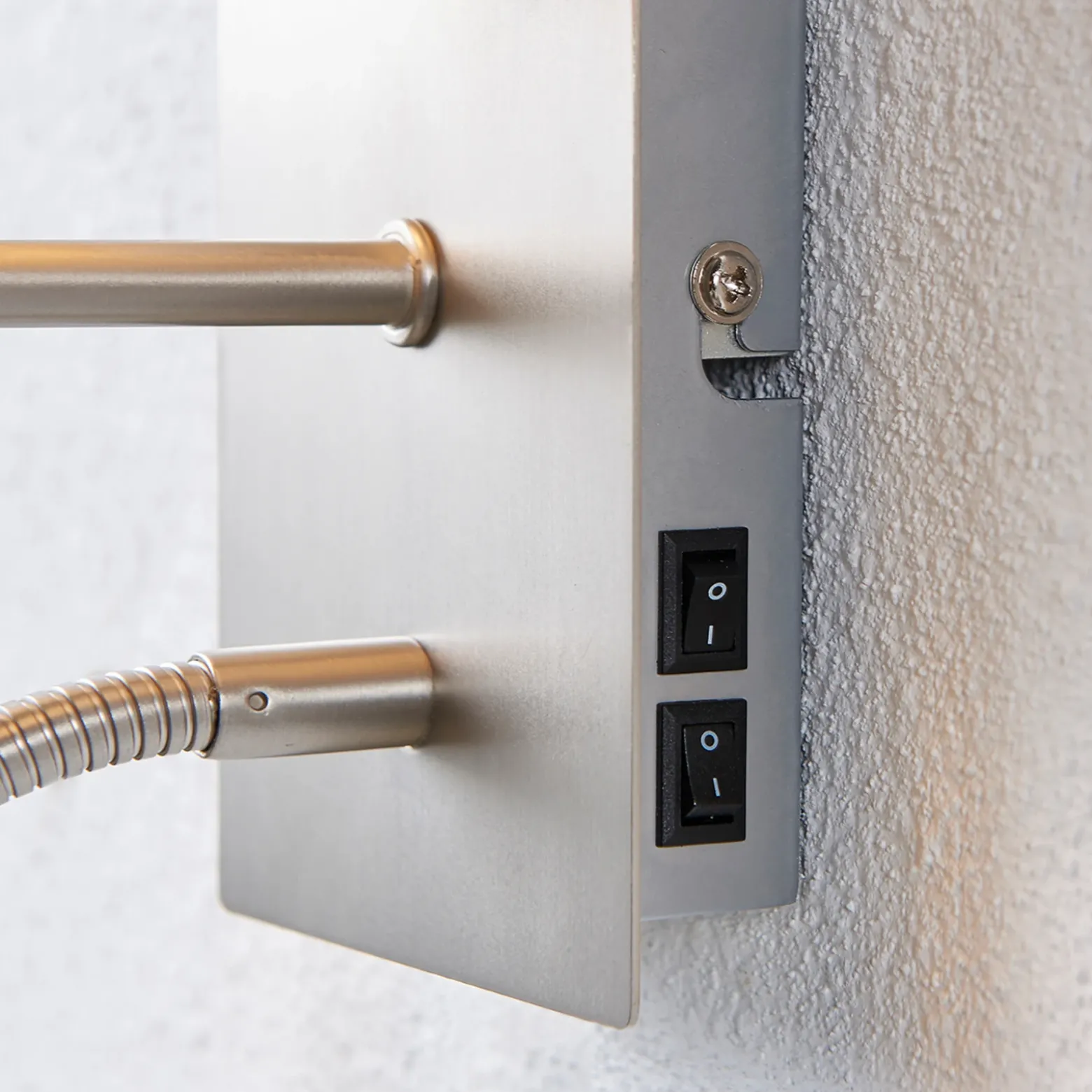 Aplique de pared Lindby Shajan, 29 cm, textil, E27, brazo de lectura LED