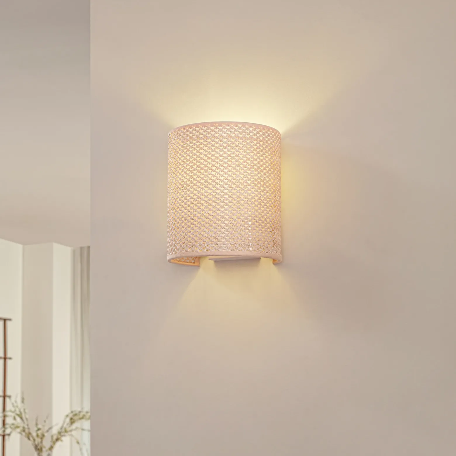 Aplique de pared Lindby Soula, 20 cm, beige, plástico, E27
