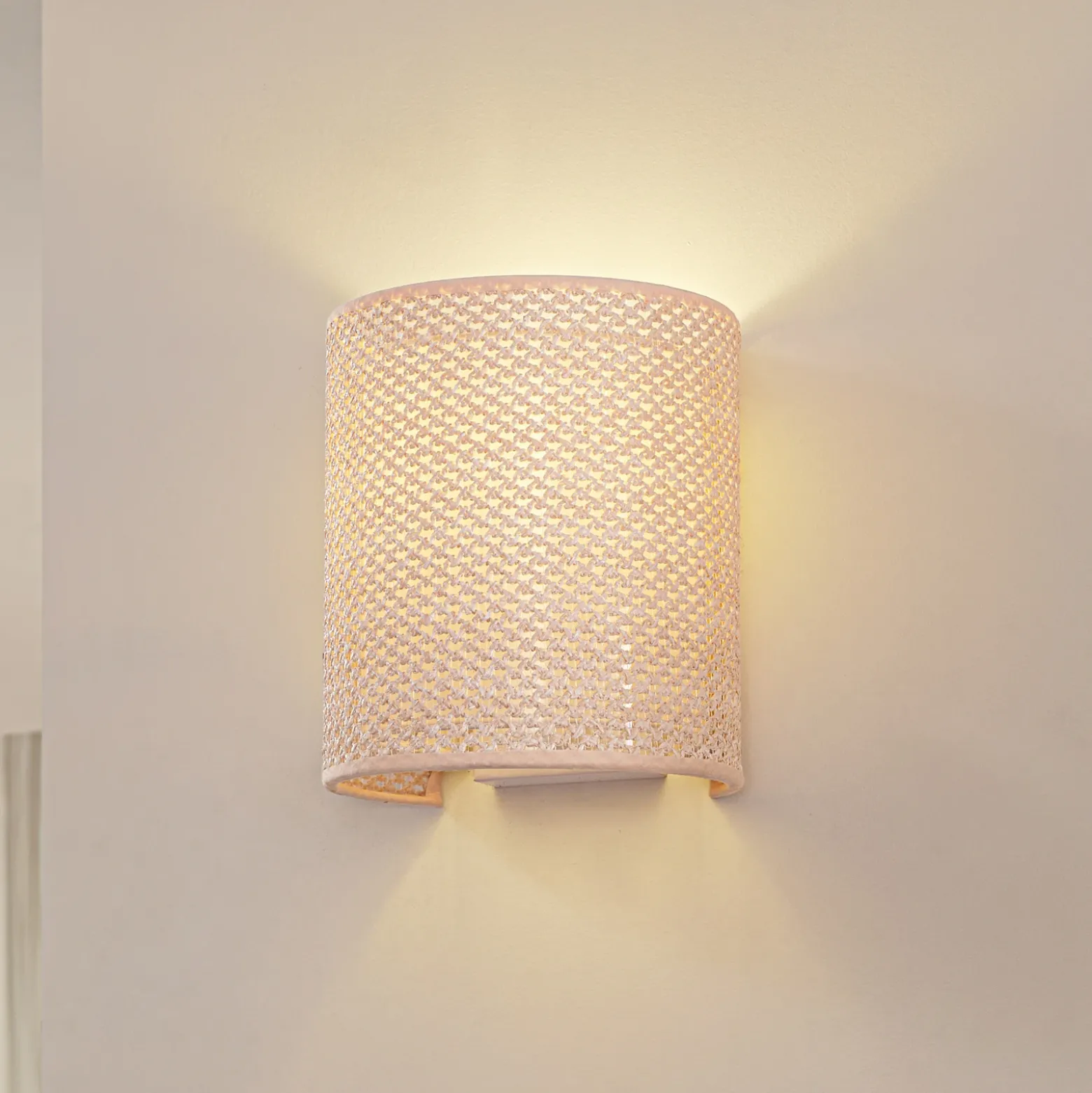 Aplique de pared Lindby Soula, 20 cm, beige, plástico, E27