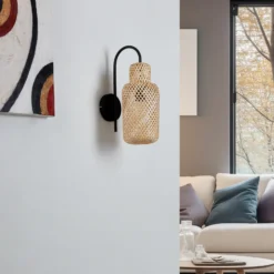 Aplique de pared Lindby Venora, altura 43 cm, negro, madera, bambú