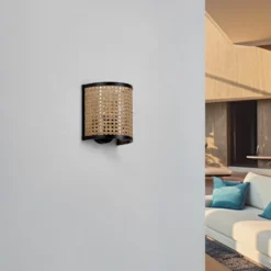Aplique de pared Lindby Yaelle, 20 cm de altura, ratán, negro, E27