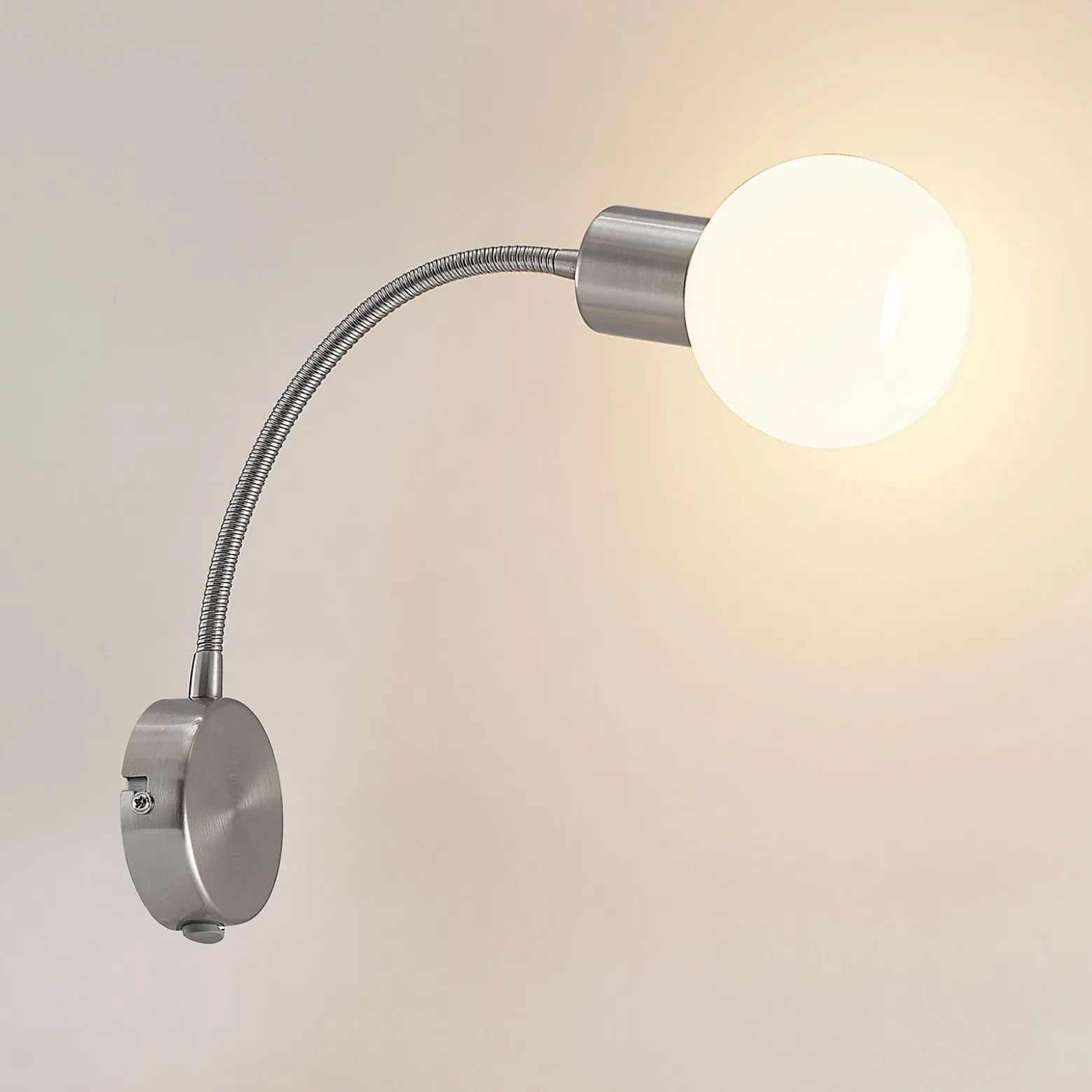 Aplique de pared Lioma de Lindby con brazo flexible, níquel