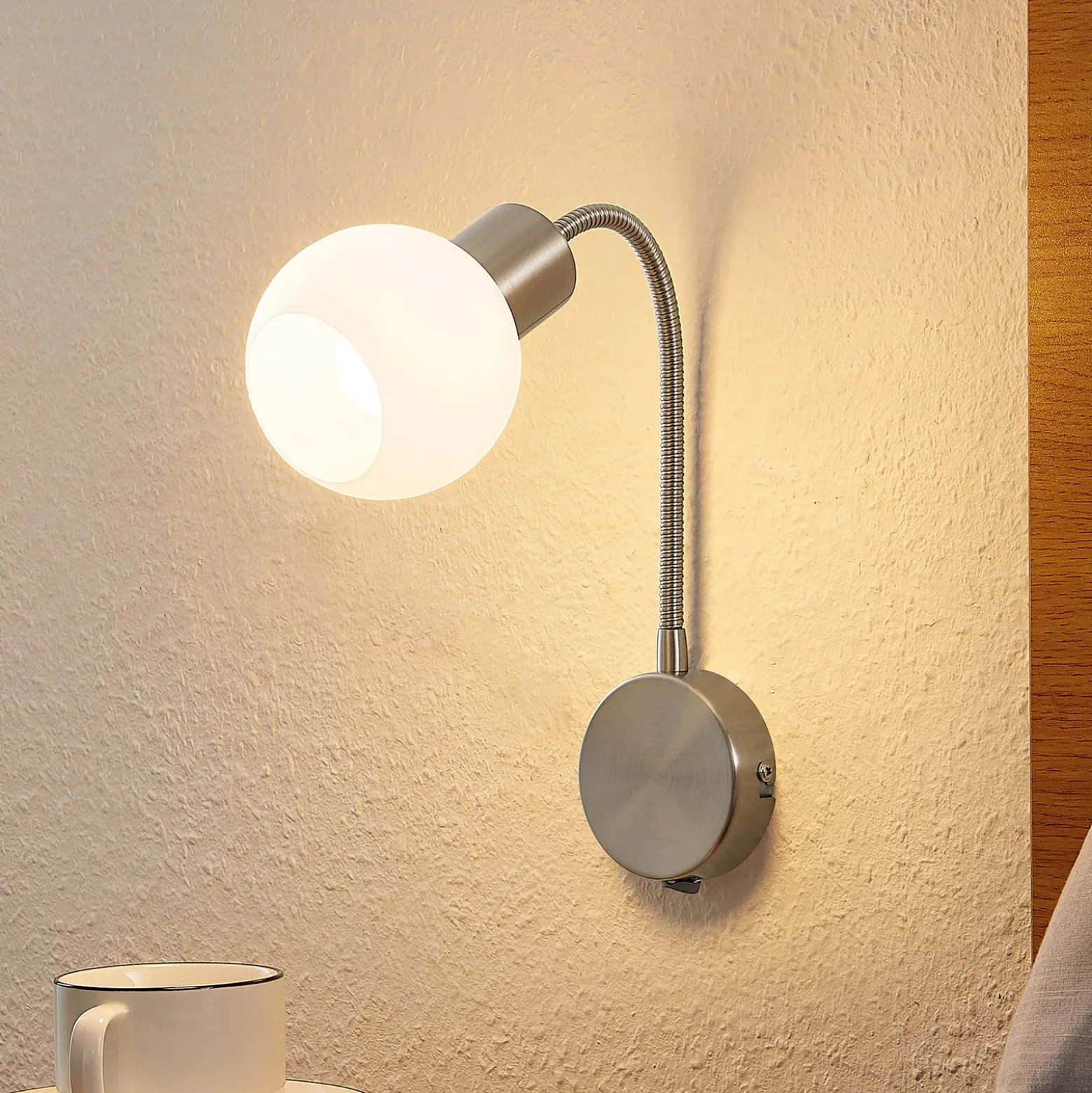 Aplique de pared Lioma de Lindby con brazo flexible, níquel