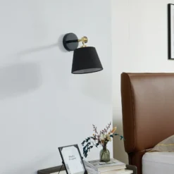 Aplique de pared Lucande Marvaine, negro/oro, regulable
