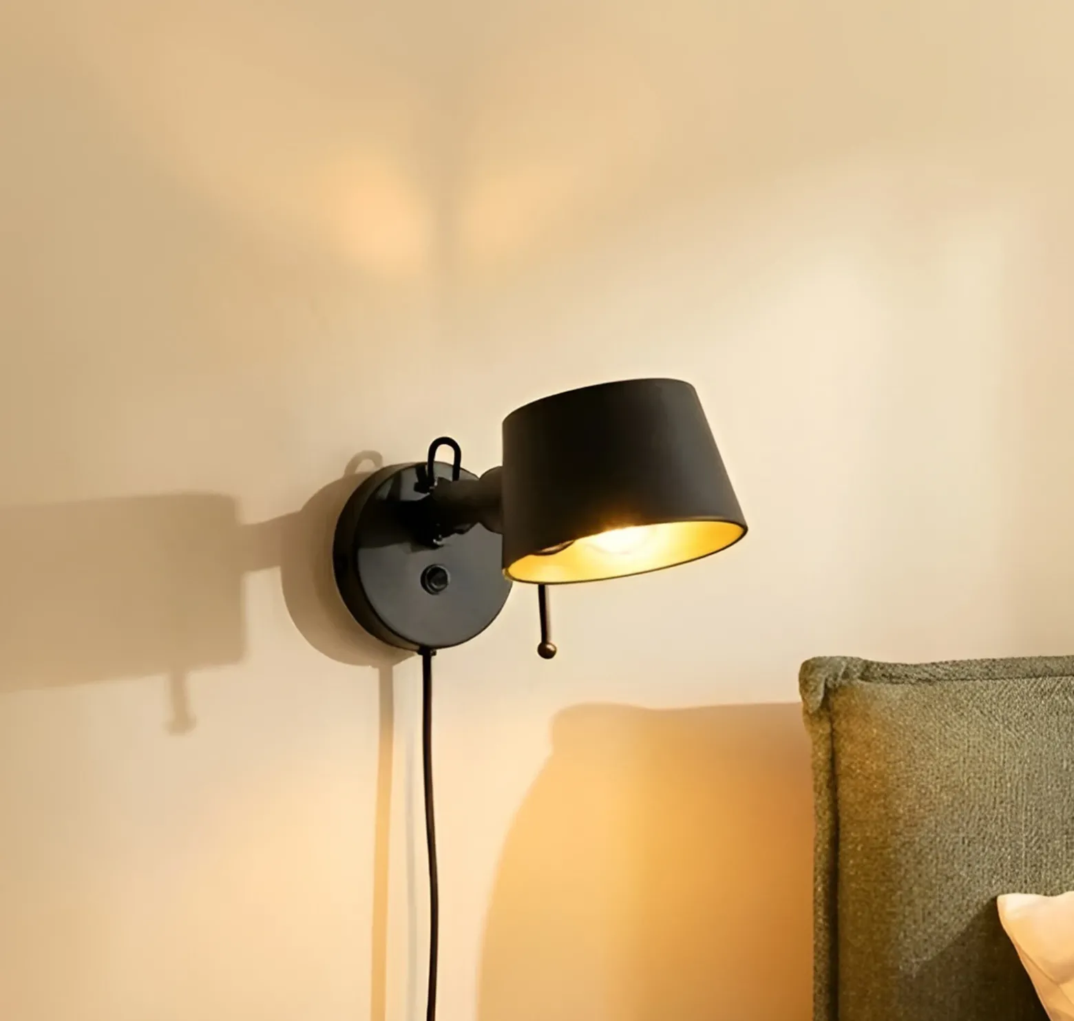 Aplique de pared Lucande Silka, 14 cm, negro, flexible, enchufe