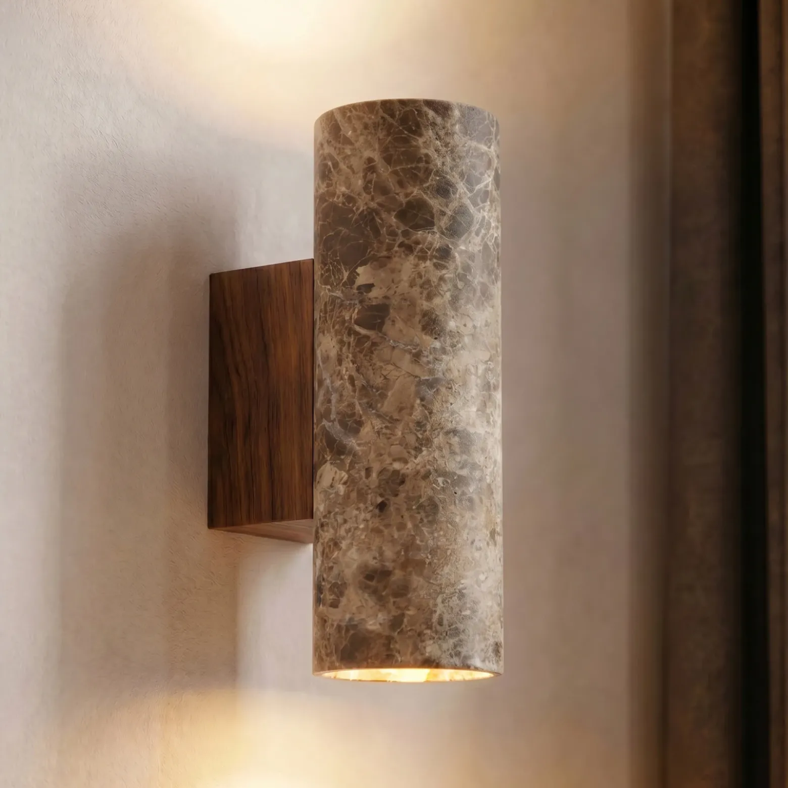 Aplique de pared Lucande Tavira, marrón veteado, luz hacia arriba/abajo, GU10