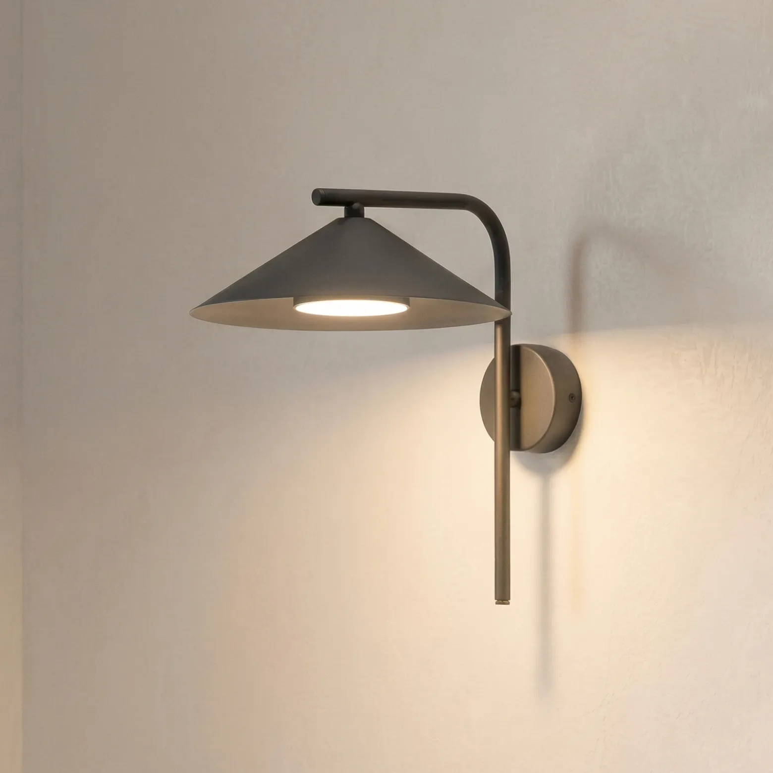 Aplique de pared Lume, marrón, metal, altura 30,5 cm