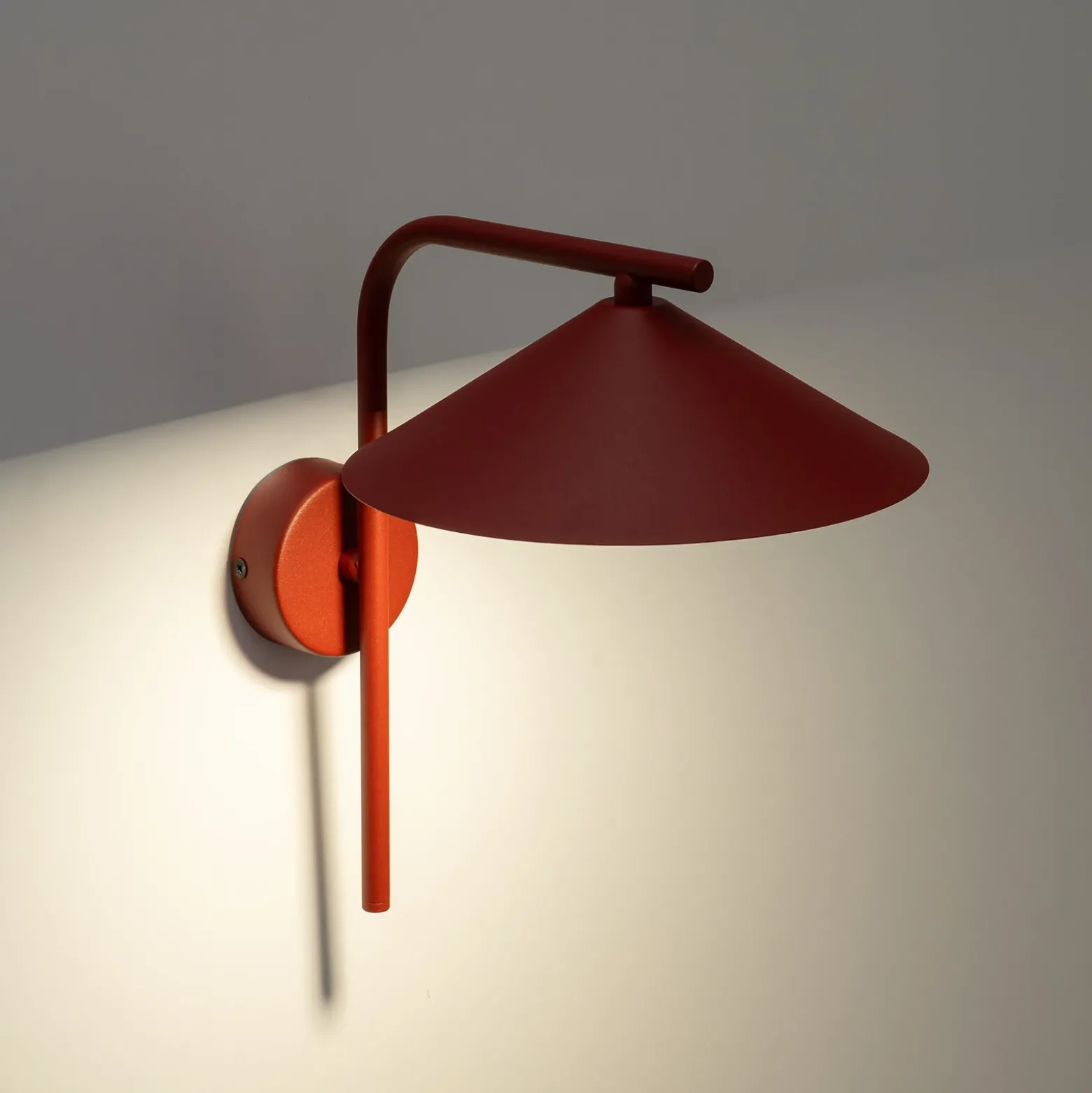Aplique de pared Lume S, color burdeos, metal, 31 cm de altura, GX53