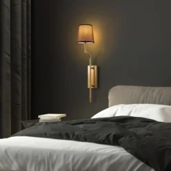 Aplique de pared Lumora, marrón/dorado, altura 72 cm, tejido/metal, E27