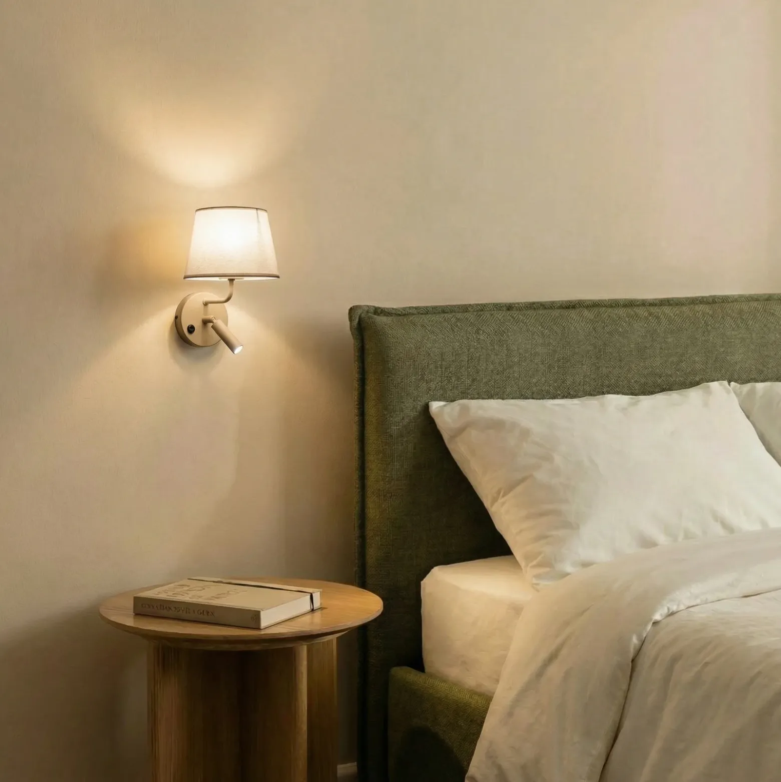 Aplique de pared Maja, arena, textil, brazo de lectura, altura 25 cm