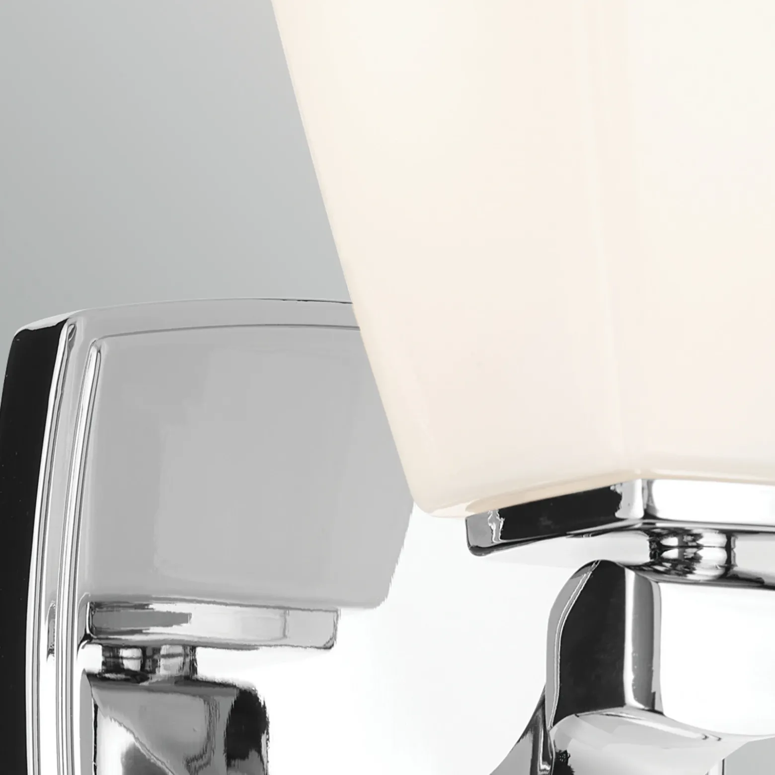 Aplique de pared Marant, cromo/ópal, altura 24 cm, IP44, LED G9