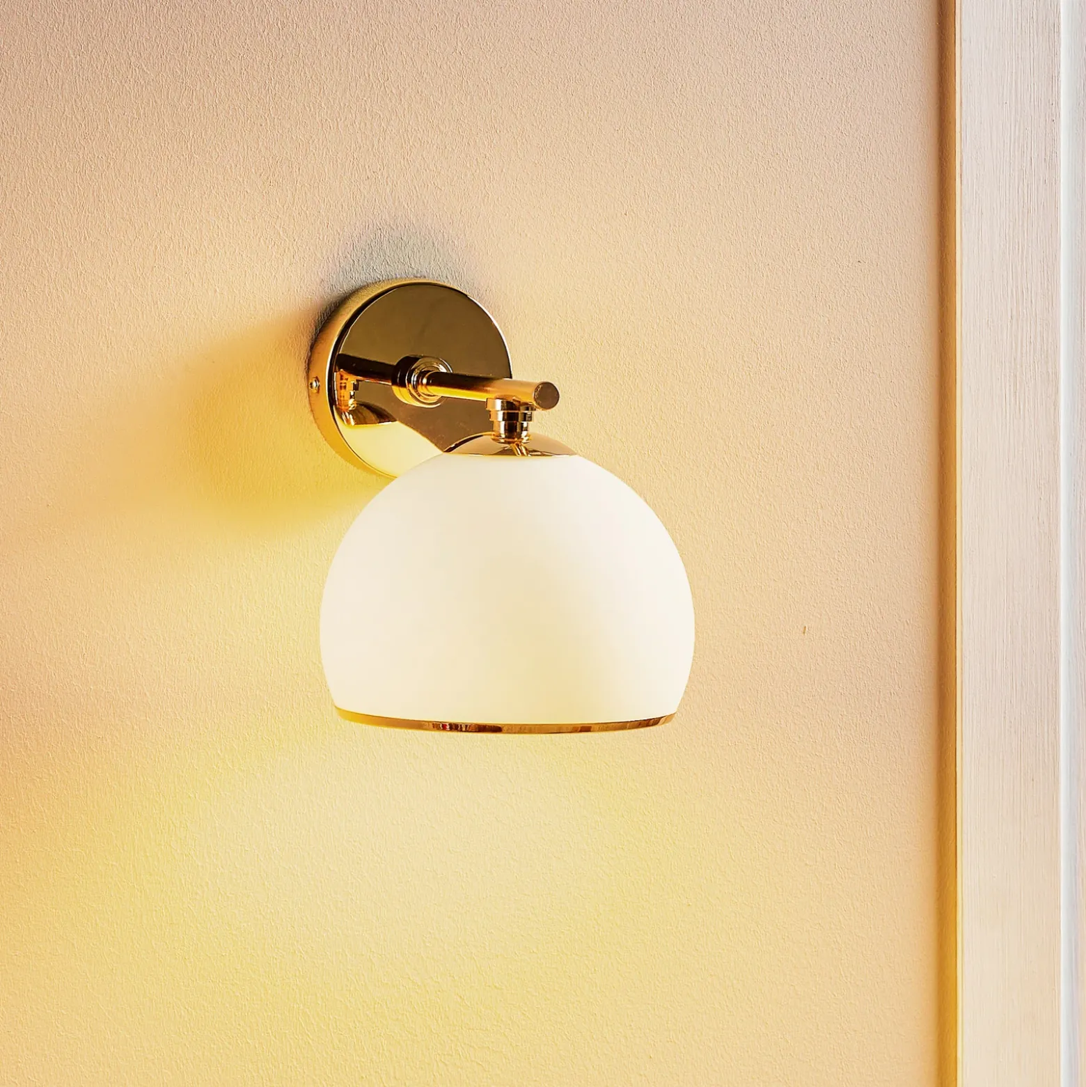 Aplique de pared Mina, latón, ancho 18 cm