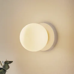 Aplique de pared Minerva K1, blanco, Ø 15 cm, vidrio/metal