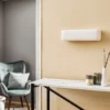 Aplique de pared Noris con luz hacia arriba y hacia abajo, de cerámica blanca