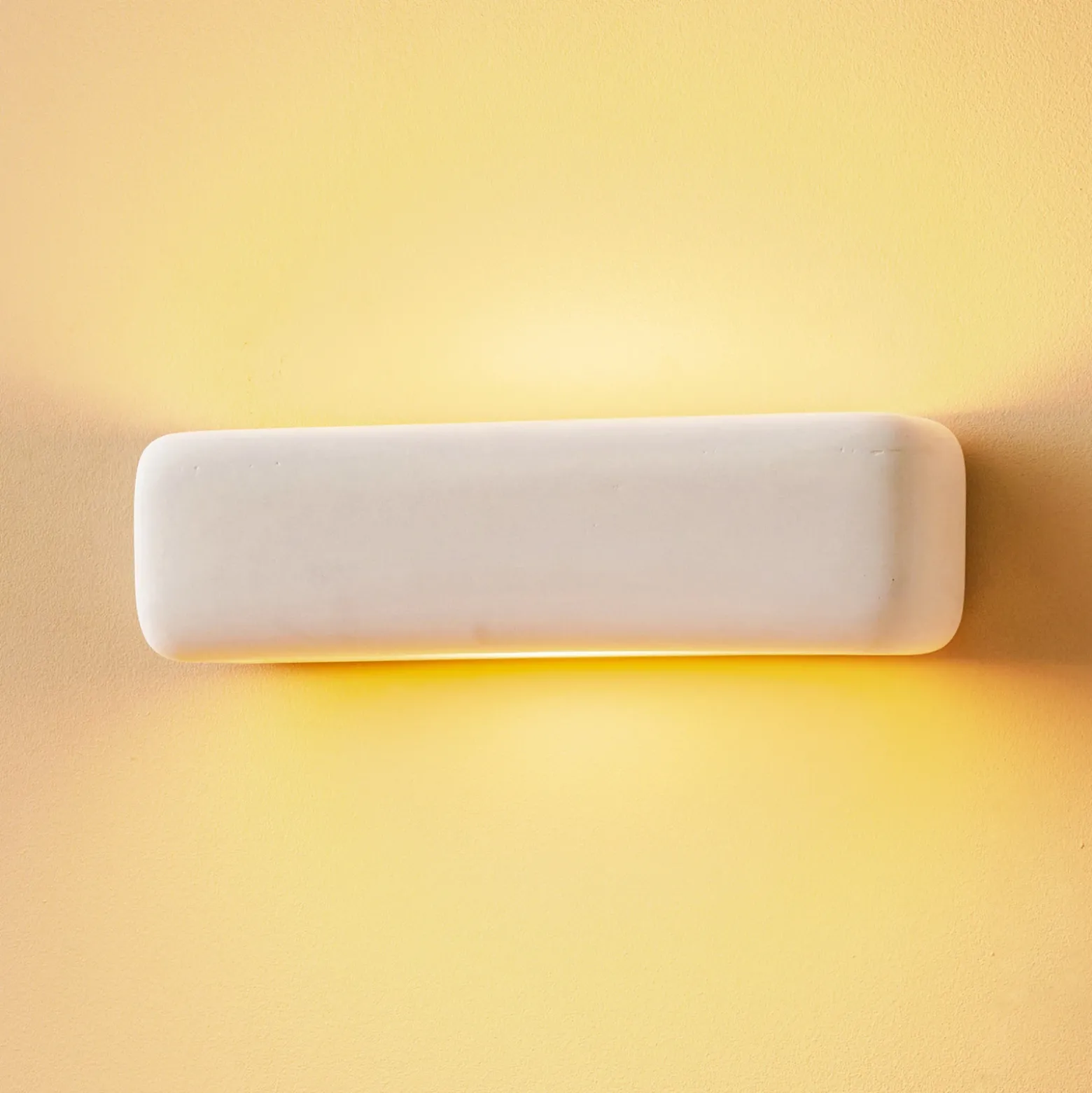 Aplique de pared Noris con luz hacia arriba y hacia abajo, de cerámica blanca