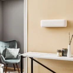 Aplique de pared Noris con luz hacia arriba y hacia abajo, de cerámica blanca