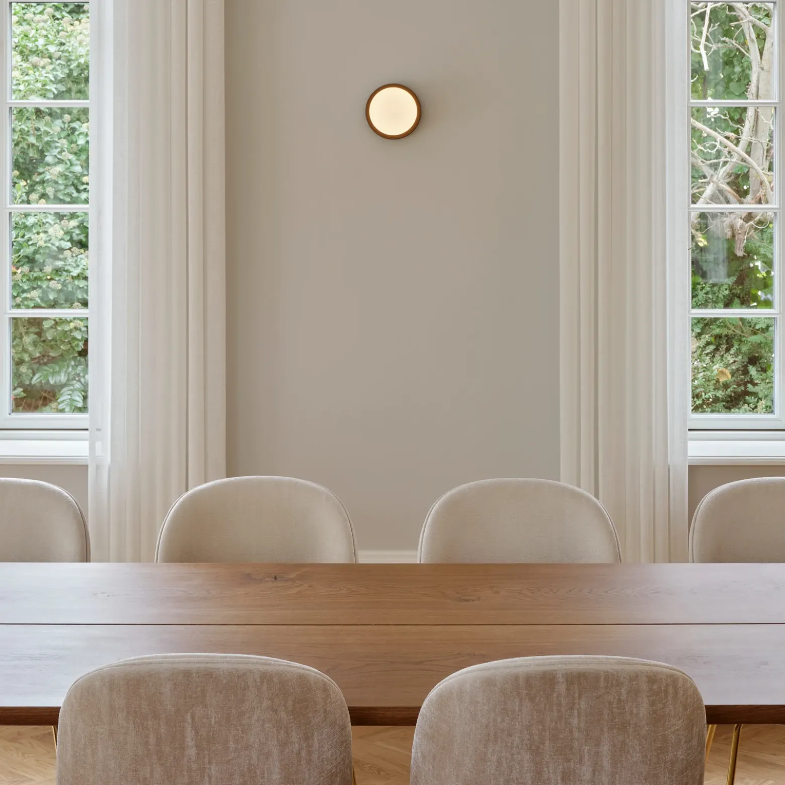 Aplique de pared Nuura Liila 1 Medium, bronce/ópal, IP44, G9
