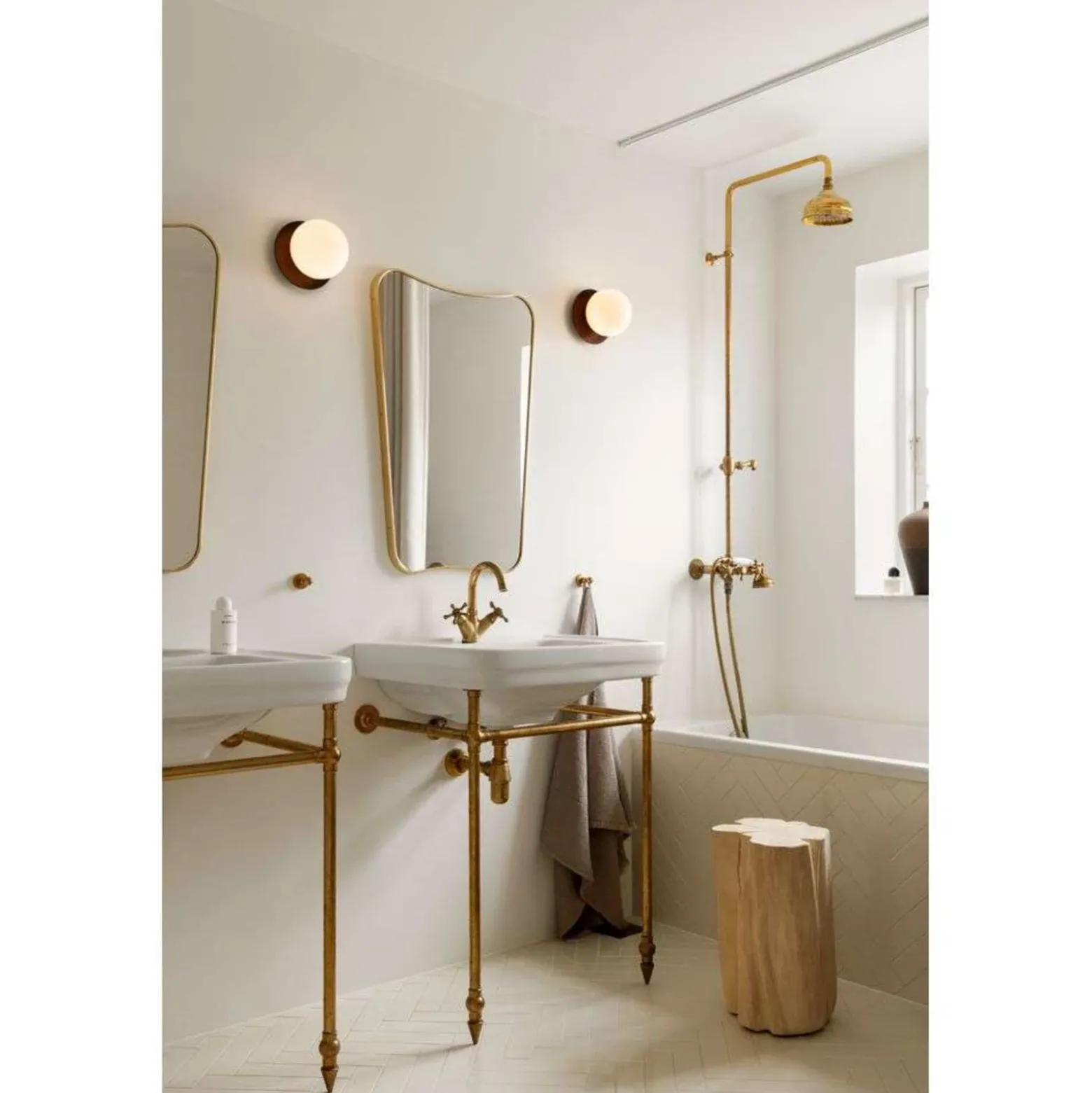 Aplique de pared Nuura Liila 1 Medium, bronce/ópal, IP44, G9