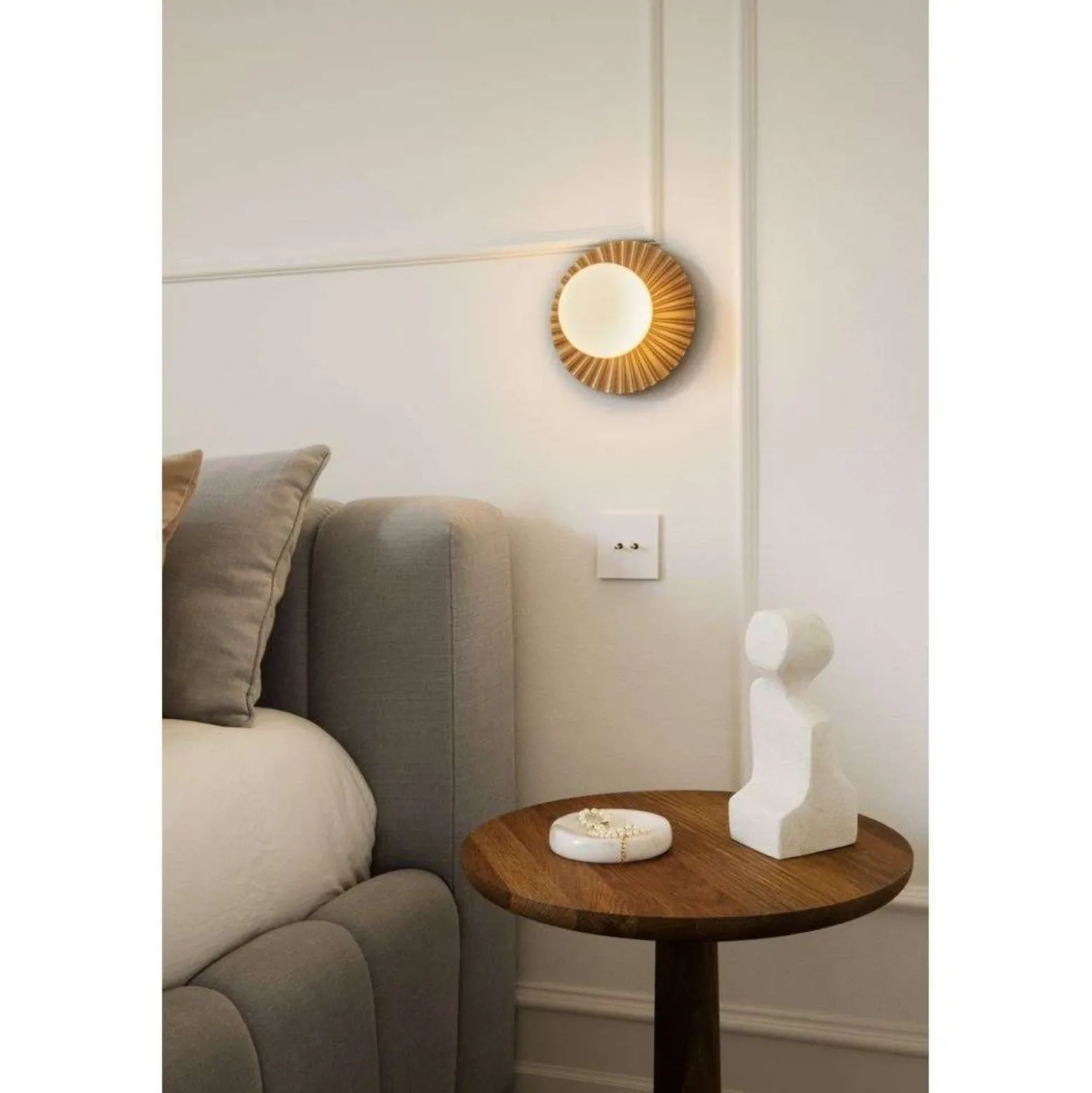 Aplique de pared Nuura Liila Muuse, Ø 20 cm, IP44, dorado/ópalo