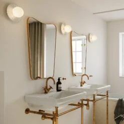 Aplique de pared Nuura Liila Muuse, Ø 20 cm IP44, blanco/ópalo