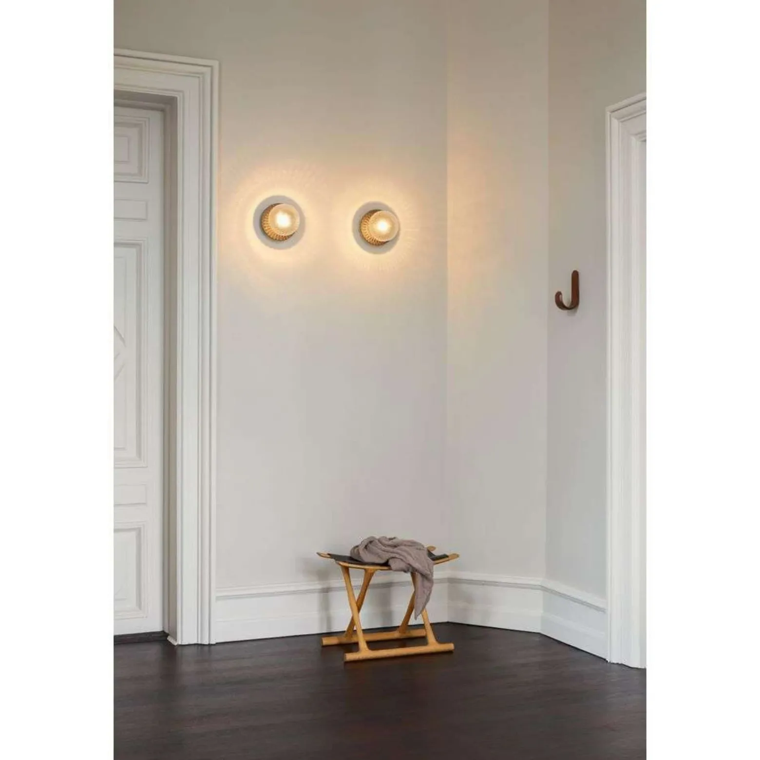 Aplique de pared Nuura Liila 1 Medium, negro/transparente, IP44, G9