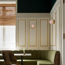 Aplique de pared Nuura Liila 1 Medium, dorado/rosa, IP44, G9