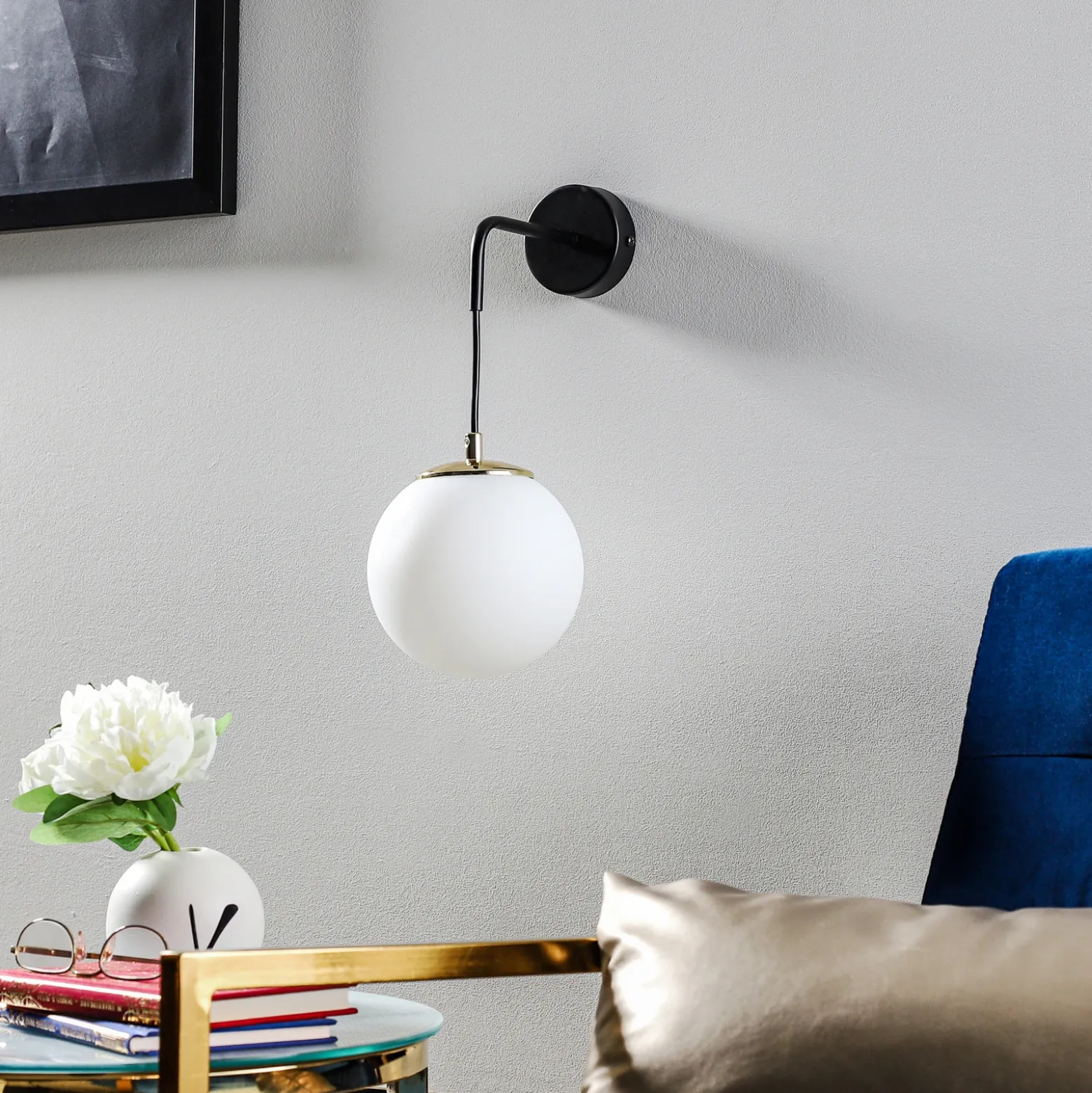 Aplique de pared Ognis K1 con pantalla esférica, negro/dorado