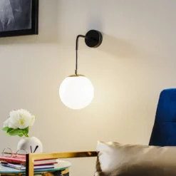 Aplique de pared Ognis K1 con pantalla esférica, negro/dorado