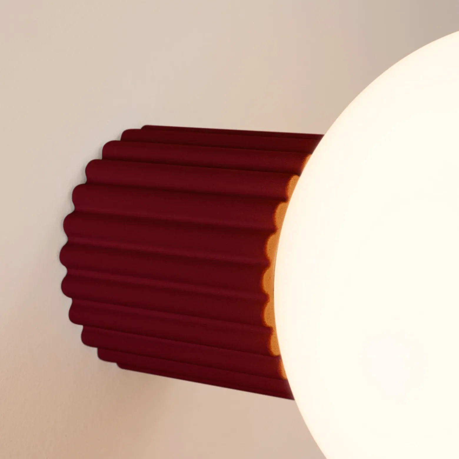 Aplique de pared ORBI, rojo oscuro, vidrio/metal, Ø 12 cm, IP44, G9