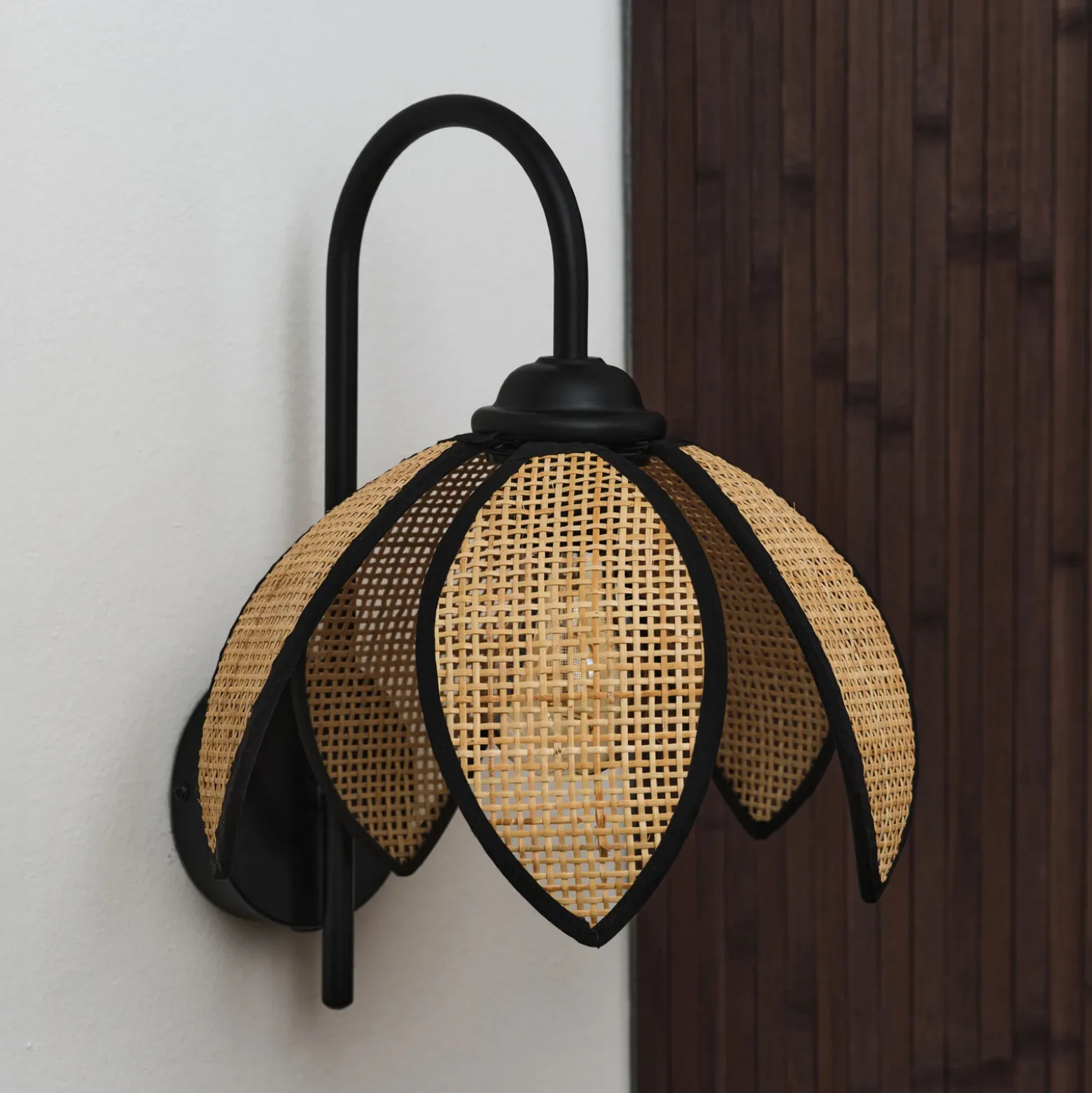 Aplique de pared OSRAM Decor Rattan Lotus, beige/negro, E27