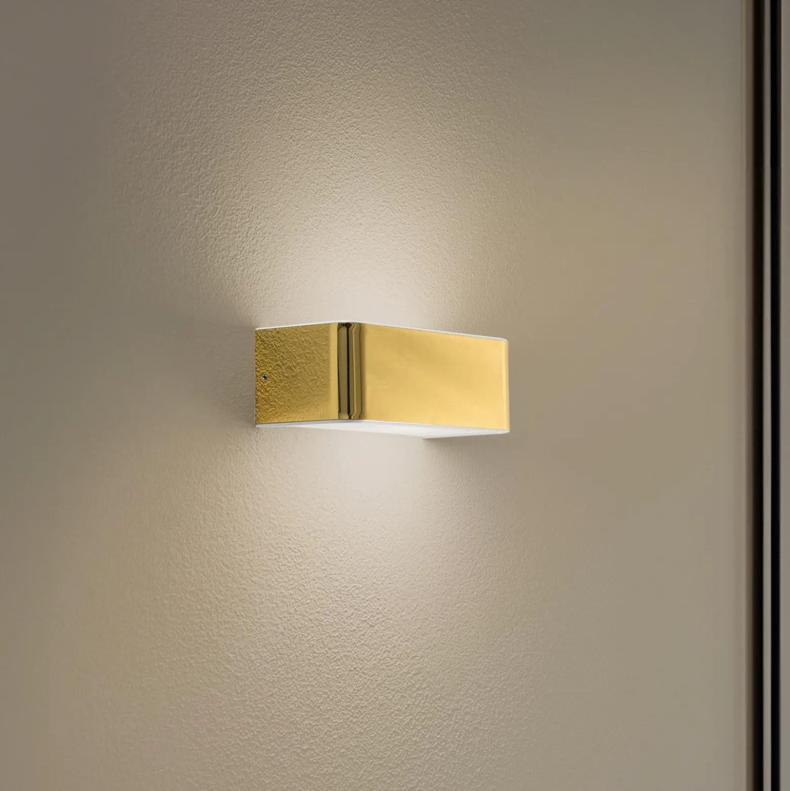Aplique de pared Rauma, latón, 20 cm de ancho