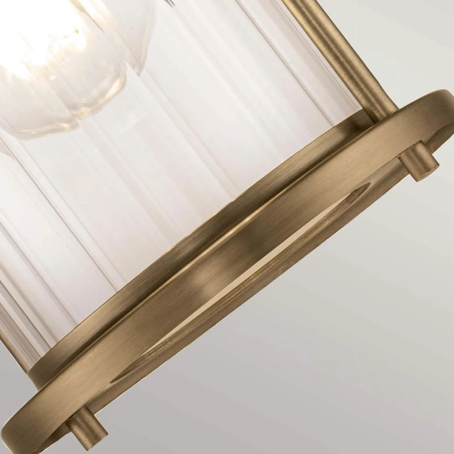 Aplique de pared Riggs IP44, latón envejecido, 1 luz