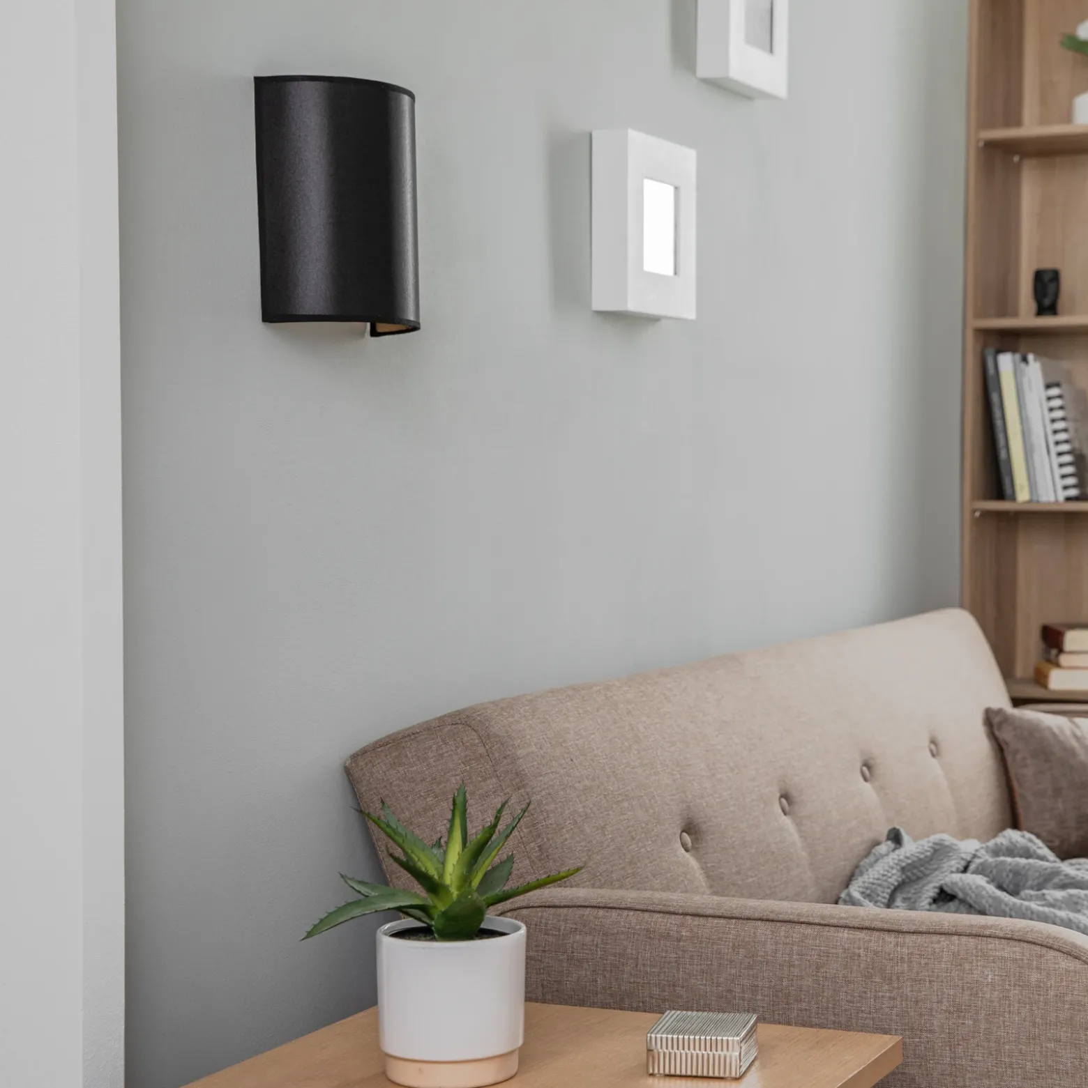 Aplique de pared Satin en satén, negro/dorado