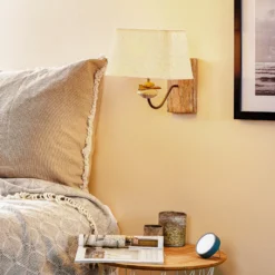 Aplique de pared Seregon con decoración de piedra y pantalla de tela