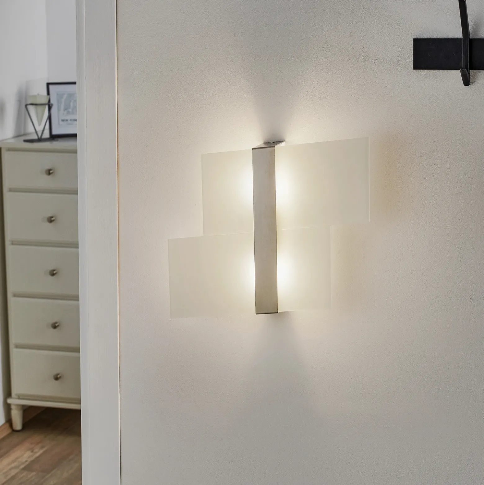 Aplique de pared Shifted, dos secciones de cristal, cromado