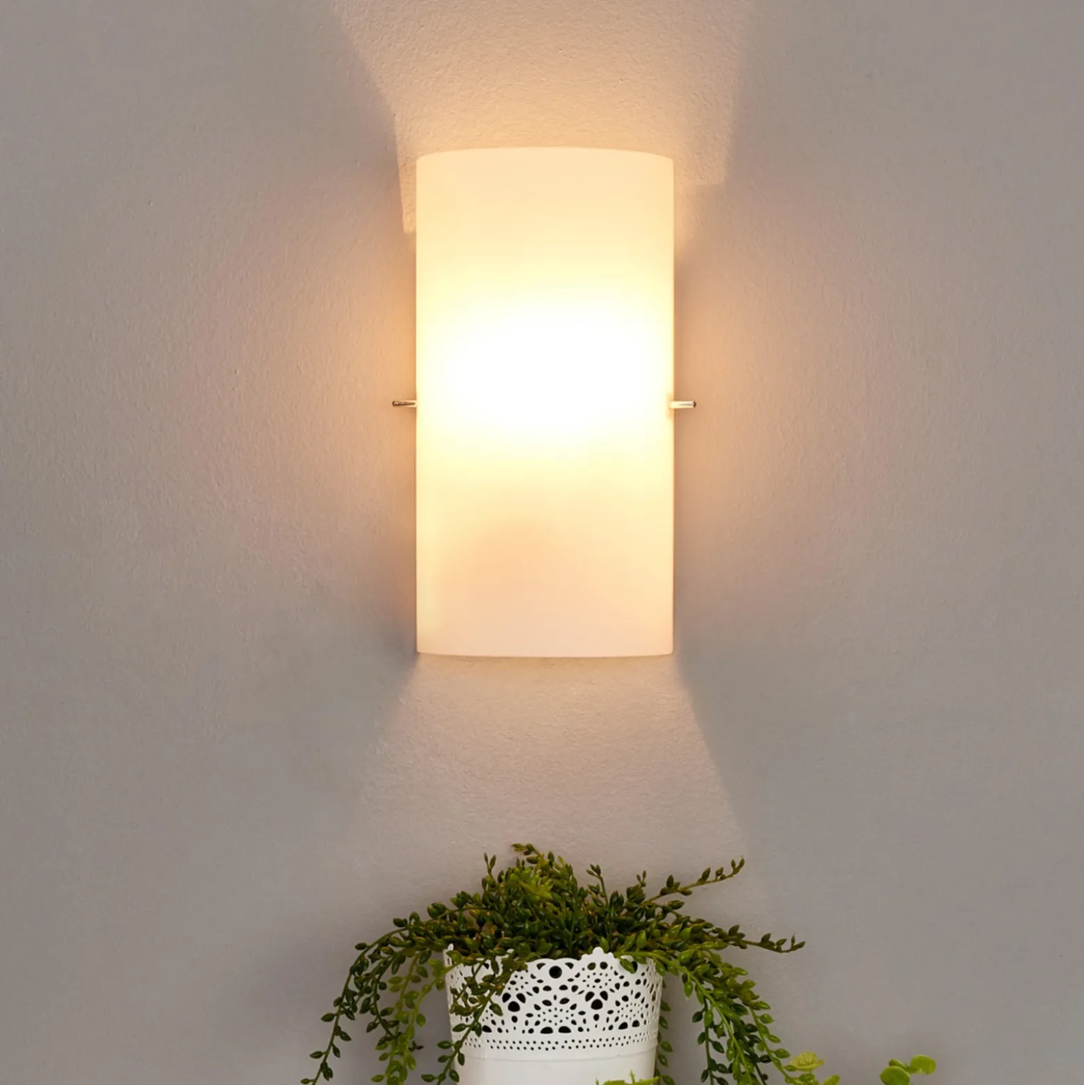 Aplique de pared Sidra de Lucande, altura 28 cm, cristal, semicircular